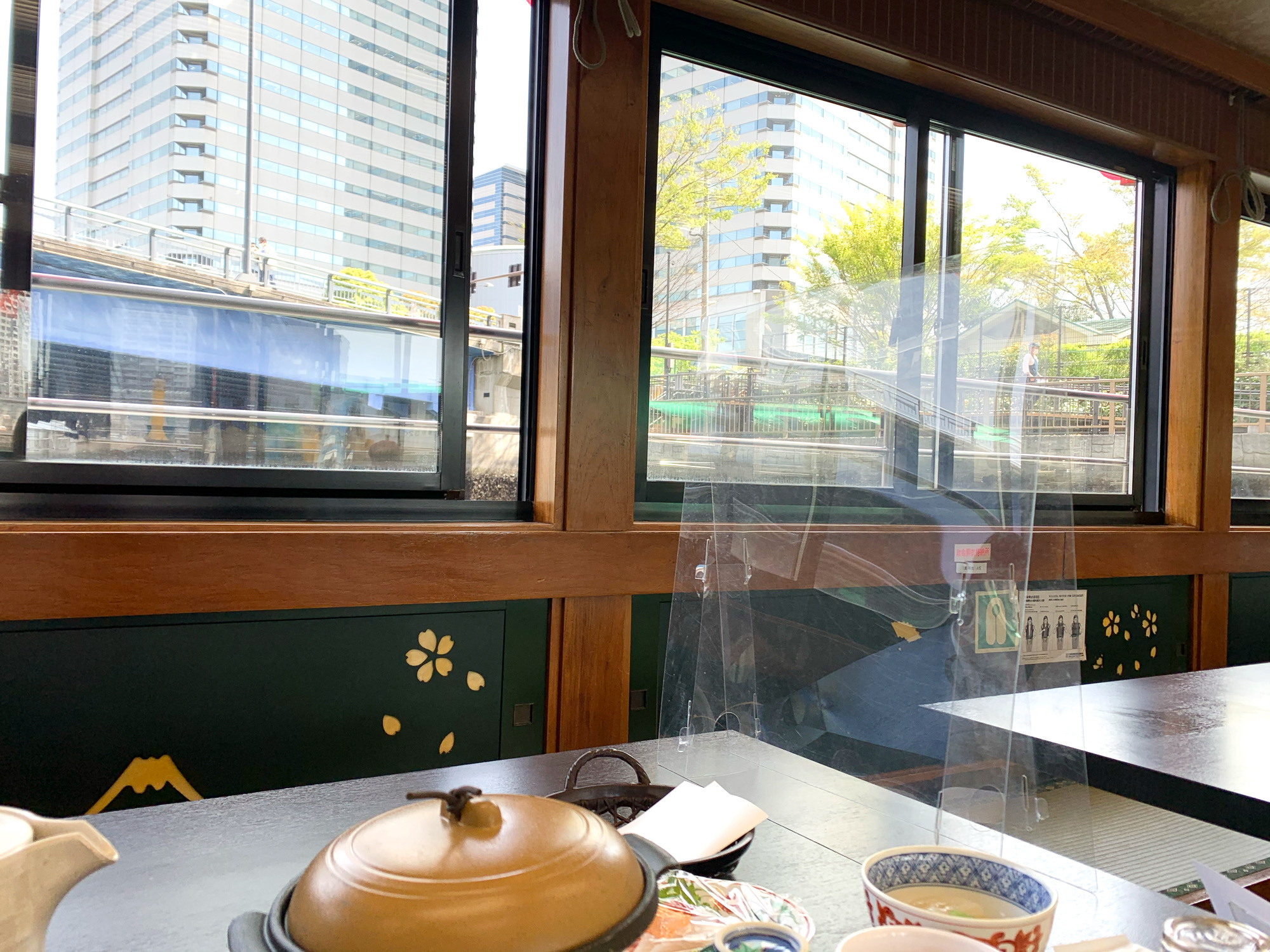 東京 屋形船晴海屋 船内