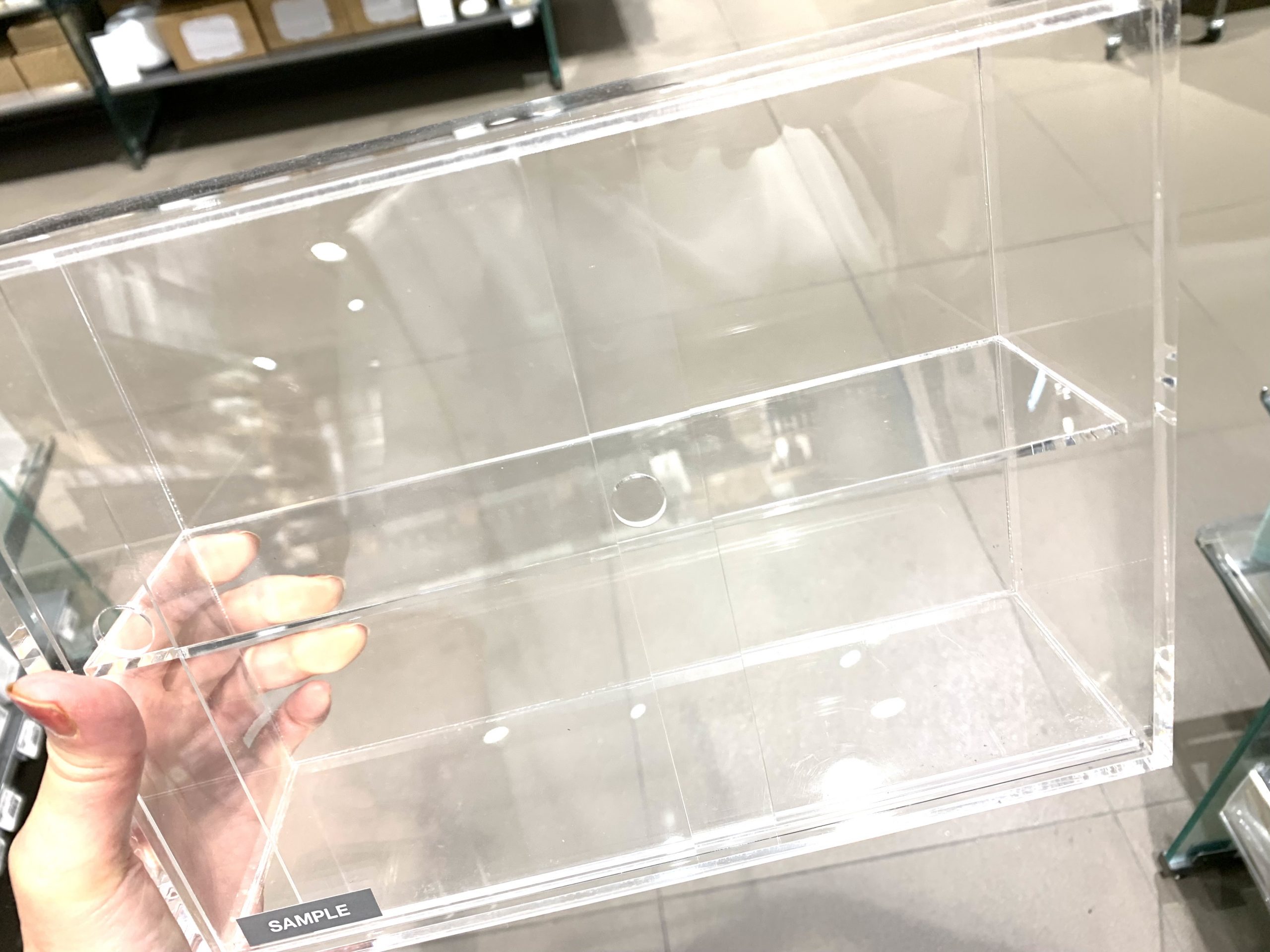 無印良品 アクリルコレクションスタンド引き扉付き