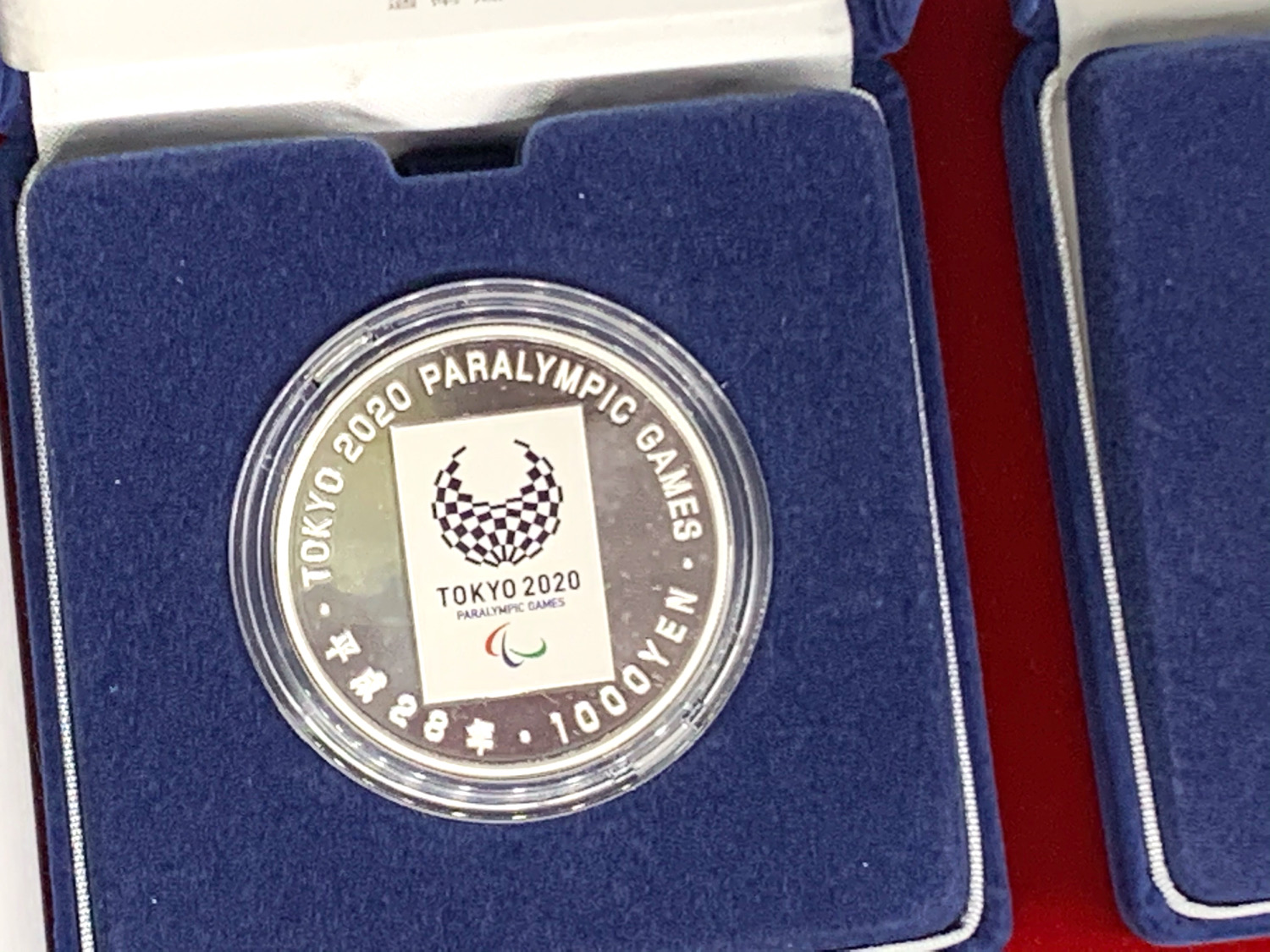 【裏】東京2020パラリンピック競技大会記念／1000円銀貨幣