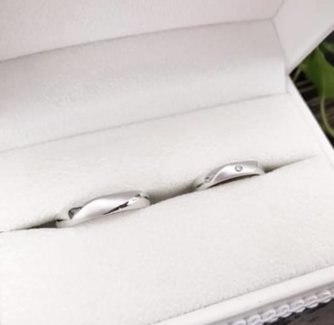 徳島県出身の映画監督、蔦哲一朗さんの結婚指輪をおつくりさせていただきました。蔭山香織