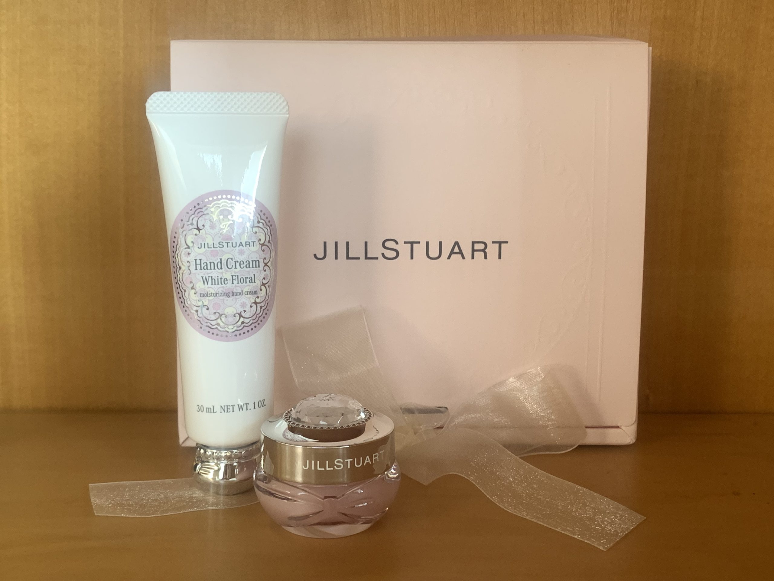 Dior(ディオール):エレガントな刻印リップ&香水